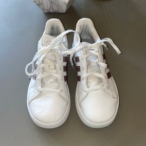 Adidas white tennis shoes kid size 13 1/2 US